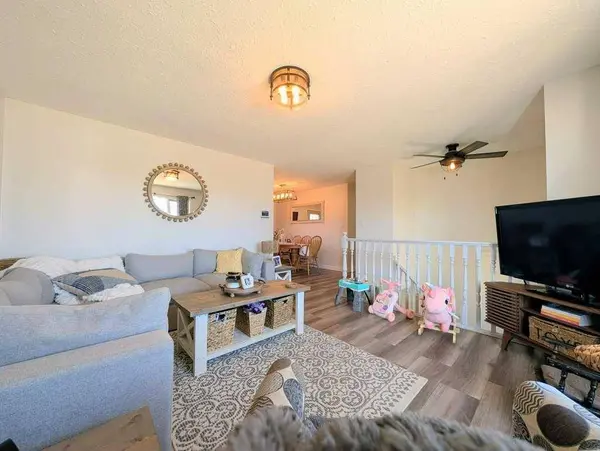 1013 10 AVE SE, Slave Lake, AB T0G 2A3