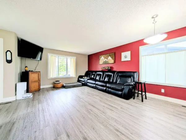 1100 10 AVE SE, Slave Lake, AB T0G2A3
