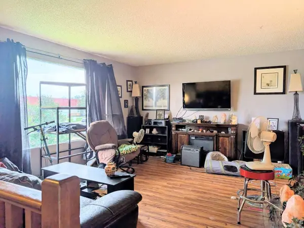 209 7 ST SE, Slave Lake, AB T0G2A3