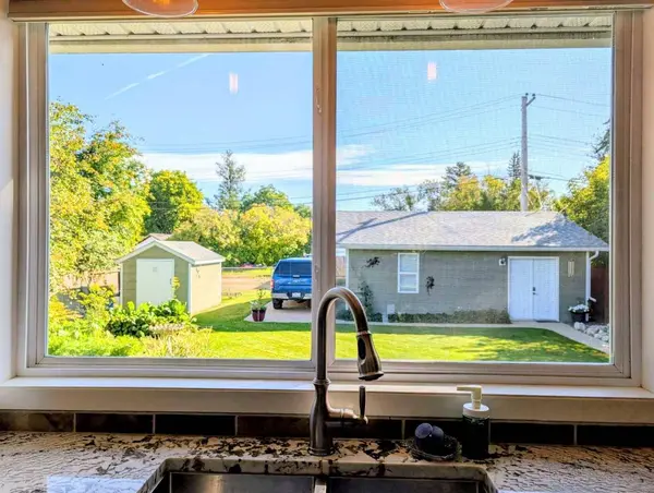 501 4 ST NE, Slave Lake, AB T0G2A2