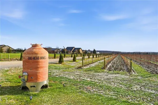 823 Line 6 Road, Niagara-on-the-lake, ON L0S 1J0