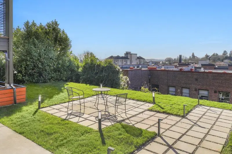 1423 1st Ave #4, Seattle, WA 98101-2075
