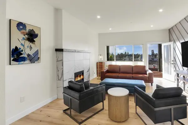 1423 1st Ave N #3, Seattle, WA 98109-3107