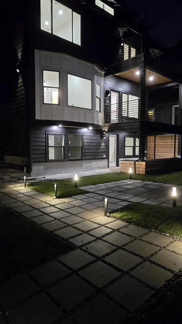 1423 1st Ave #4, Seattle, WA 98101-2075