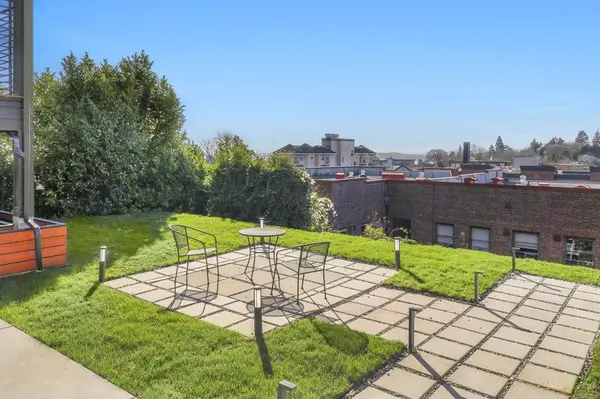 1423 1st Ave #4, Seattle, WA 98101-2075