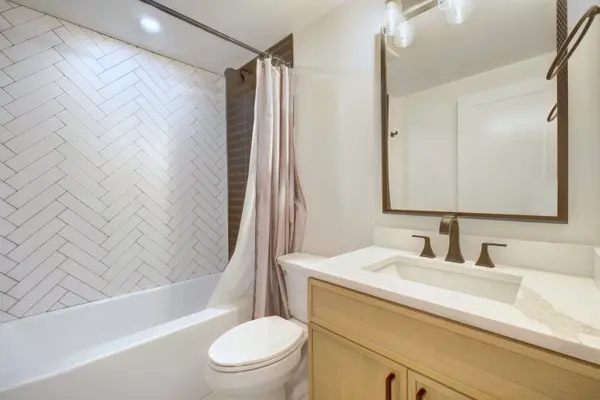 1423 1st Ave #4, Seattle, WA 98101-2075