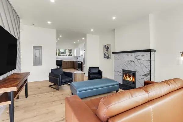 1423 1st Ave #3, Seattle, WA 98101-2075