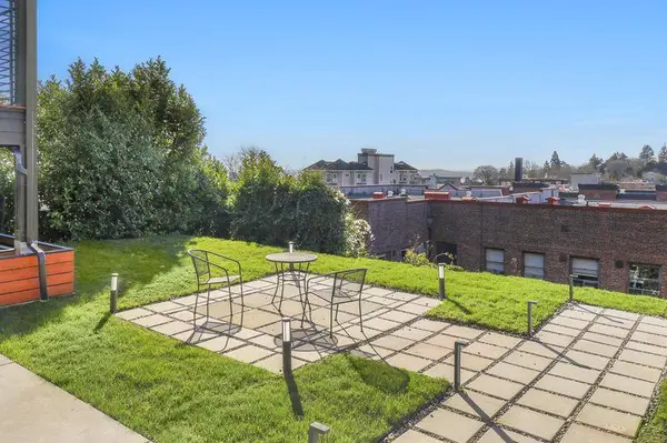 1423 1st Ave #3, Seattle, WA 98101-2075