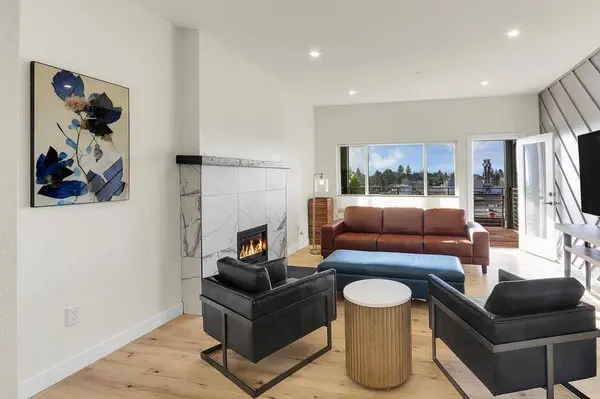 1423 1st Ave #3, Seattle, WA 98101-2075