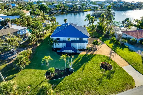 3131 Twin Lakes Ln, Sanibel, FL 33957-5503