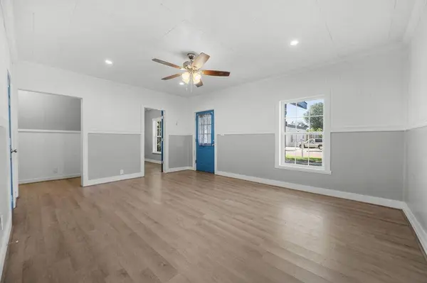 104 N Royal St, Deridder, LA 70634