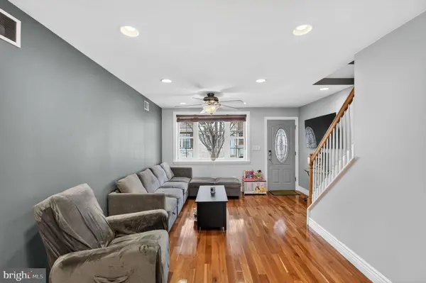 2907 S SYDENHAM ST, Philadelphia, PA 19145