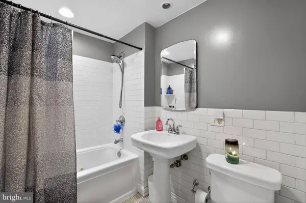 2907 S SYDENHAM ST, Philadelphia, PA 19145