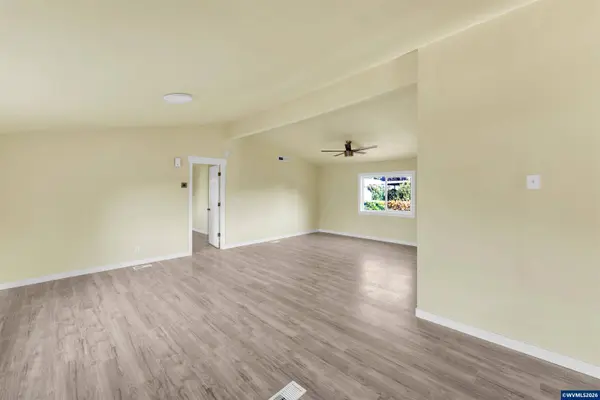 31919 Lake Creek Dr, Tangent, OR 97389