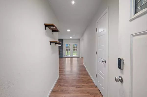 6305 Clubway LN, Austin, TX 78745