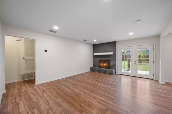 6305 Clubway LN, Austin, TX 78745