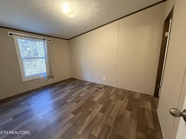 8211 Barker Rd, Knoxville, TN 37921