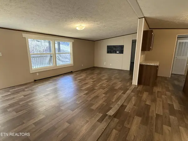 8211 Barker Rd, Knoxville, TN 37921