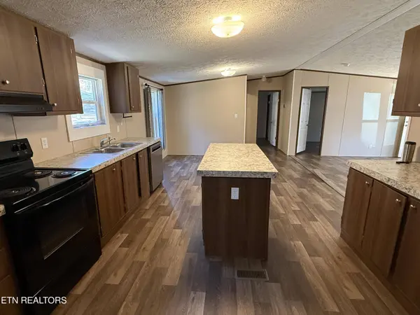 8211 Barker Rd, Knoxville, TN 37921