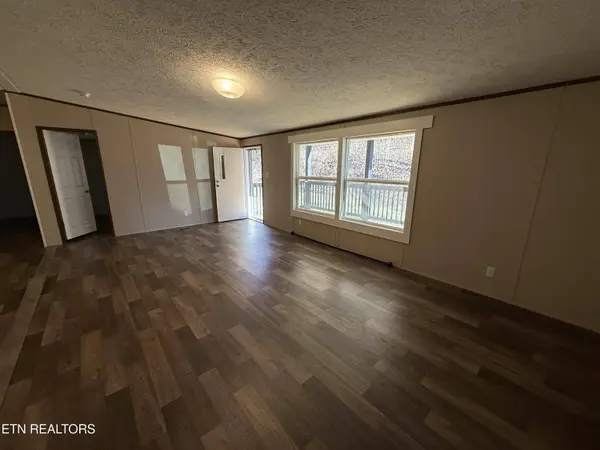 8211 Barker Rd, Knoxville, TN 37921