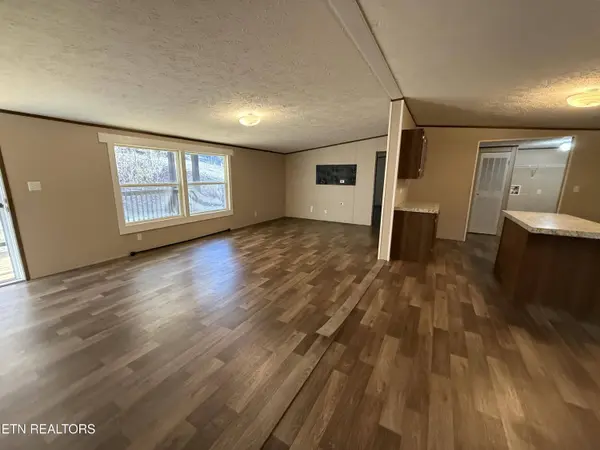 8211 Barker Rd, Knoxville, TN 37921