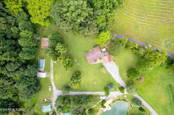 126 Jerry Cardin LN, Friendsville, TN 37737