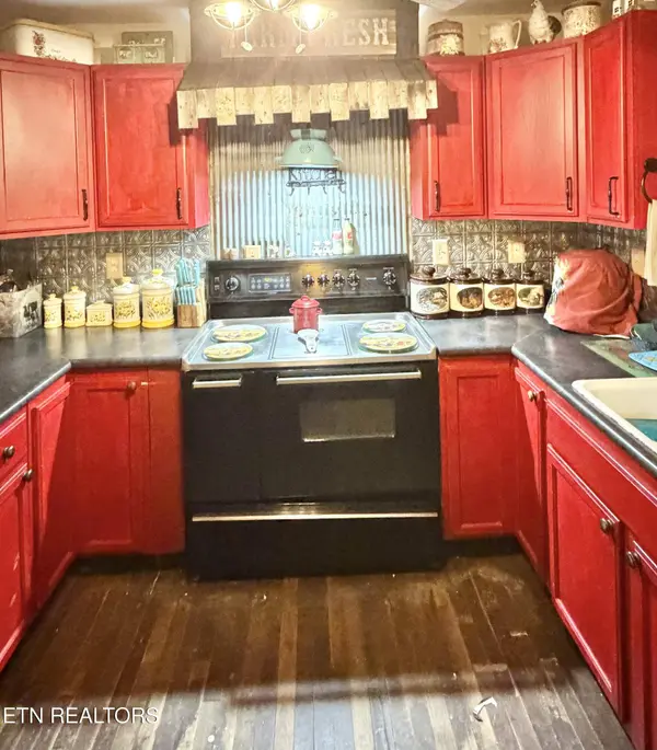 586 Rugby Hwy, Robbins, TN 37852