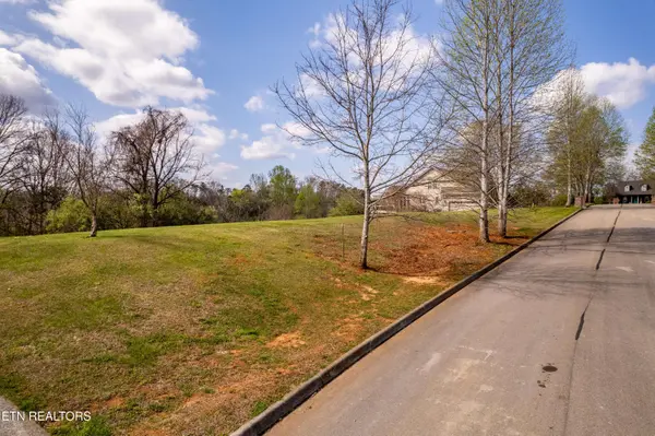 2526 Red Wing WAY, Maryville, TN 37801