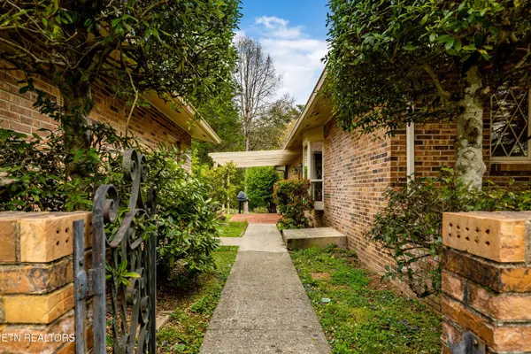 7432 Glastonbury Rd, Knoxville, TN 37931