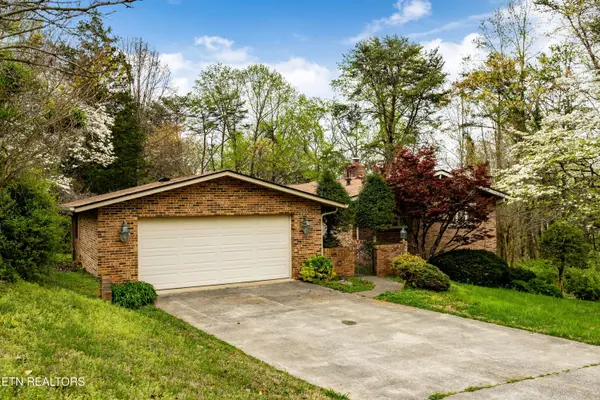 7432 Glastonbury Rd, Knoxville, TN 37931