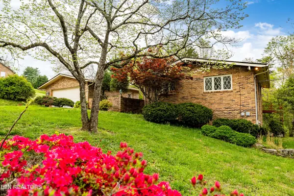 7432 Glastonbury Rd, Knoxville, TN 37931