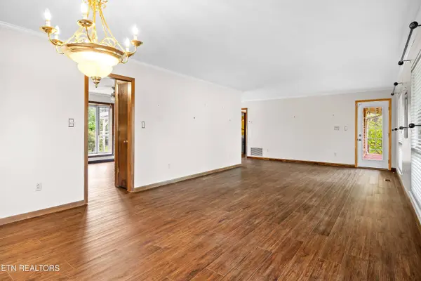 7432 Glastonbury Rd, Knoxville, TN 37931