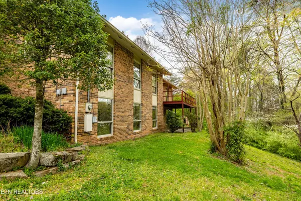 7432 Glastonbury Rd, Knoxville, TN 37931