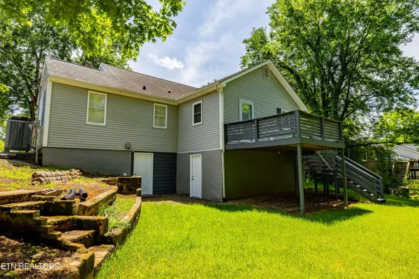 1105 Sterling Ave, Maryville, TN 37803