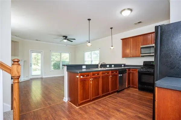 100 Red Barn LN, Acworth, GA 30102