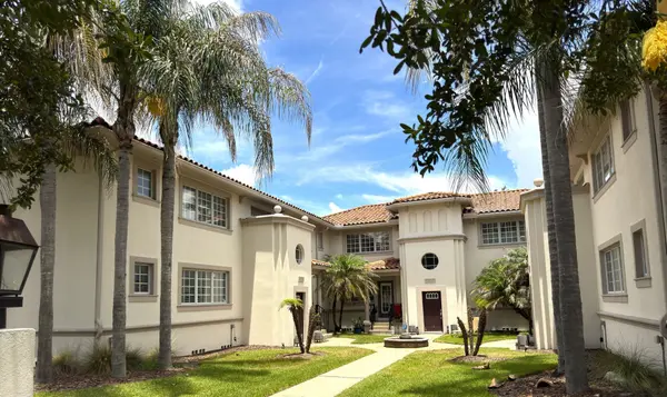 Condominiums and townhomes provide low-maintenance living with convenient access to San Marco Square, Downtown Jacksonville, and nearby medical campuses.