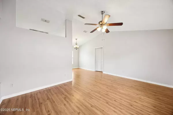 8056 CUMBERLAND GAP TRL N, Jacksonville, FL 32244