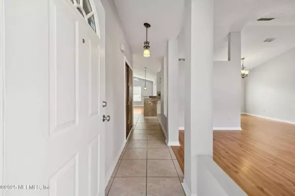 8056 CUMBERLAND GAP TRL N, Jacksonville, FL 32244