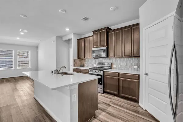 827 Cloverdale DR, Rosharon, TX 77583