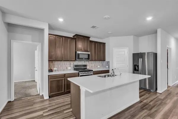 827 Cloverdale DR, Rosharon, TX 77583