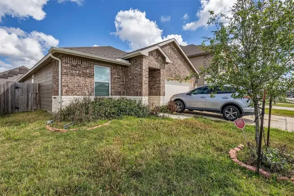 827 Cloverdale DR, Rosharon, TX 77583