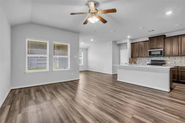 827 Cloverdale DR, Rosharon, TX 77583