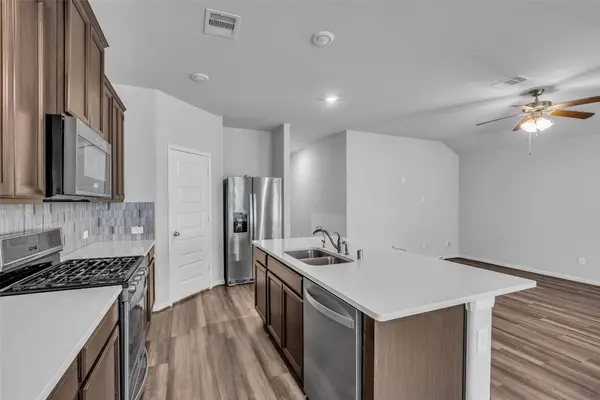 827 Cloverdale DR, Rosharon, TX 77583