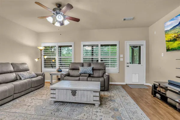 209 W George Jones RD, Livingston, TX 77351