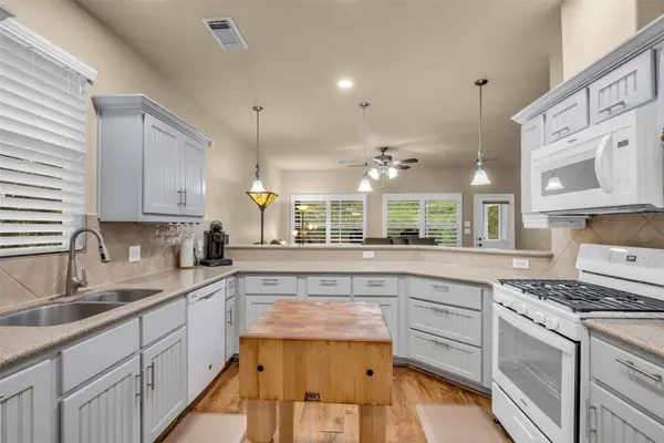 209 W George Jones RD, Livingston, TX 77351