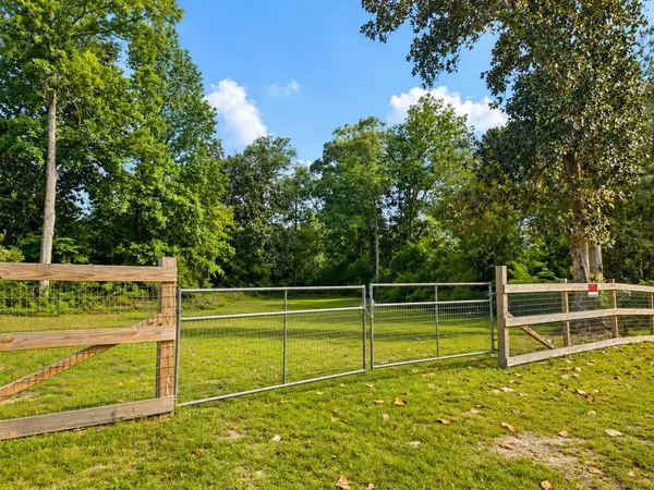 505 E George Jones RD, Livingston, TX 77351