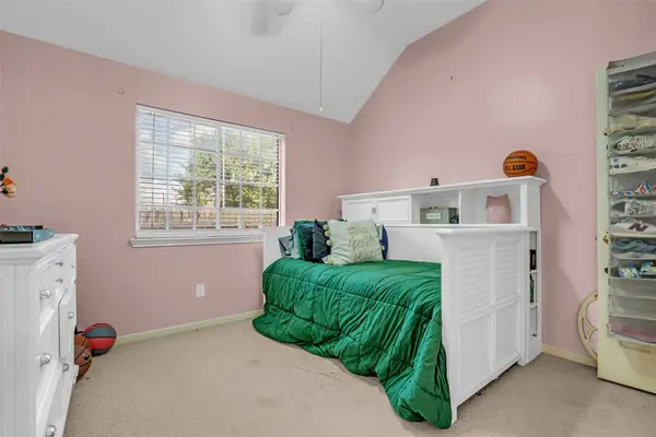 1903 Taylor Creek DR, Fresno, TX 77545