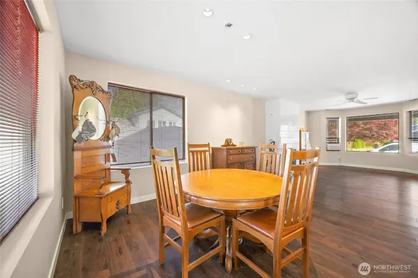 21815 SE 271st ST, Maple Valley, WA 98038