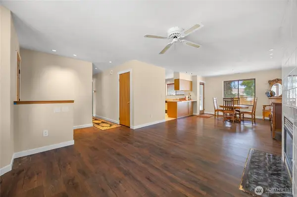 21815 SE 271st ST, Maple Valley, WA 98038