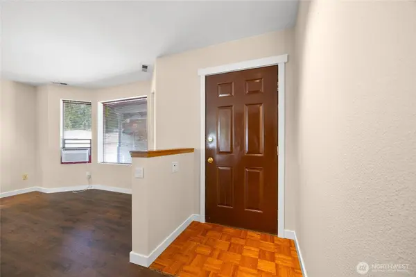 21815 SE 271st ST, Maple Valley, WA 98038
